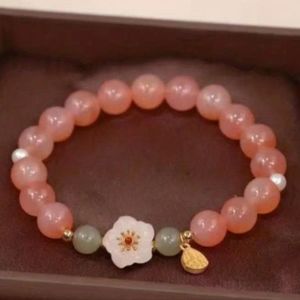BRAND NEW ** JUST LISTED ** GORGEOUS BEADED BRACELET WITH FLOWER 🌸